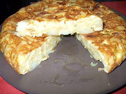 recette Tortilla de Patatas con Cebollas a la Española...( Omelette de P.d.terre  Espagnole aux oignons)... Délicieux...