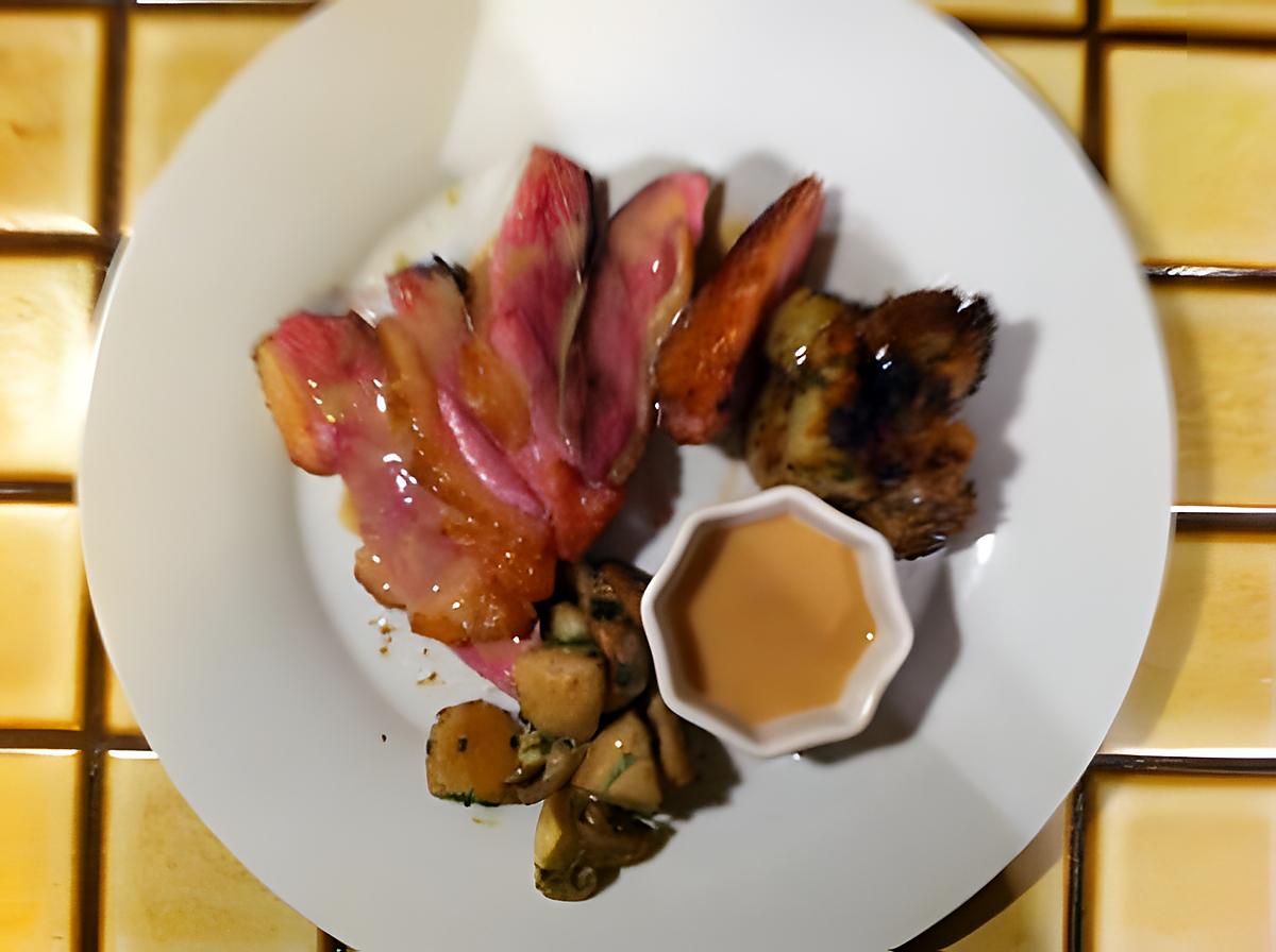 recette Magret de canard accompagné de ses pommes de terre rissolées, son émincée de champignon et de sa sauce au Porto