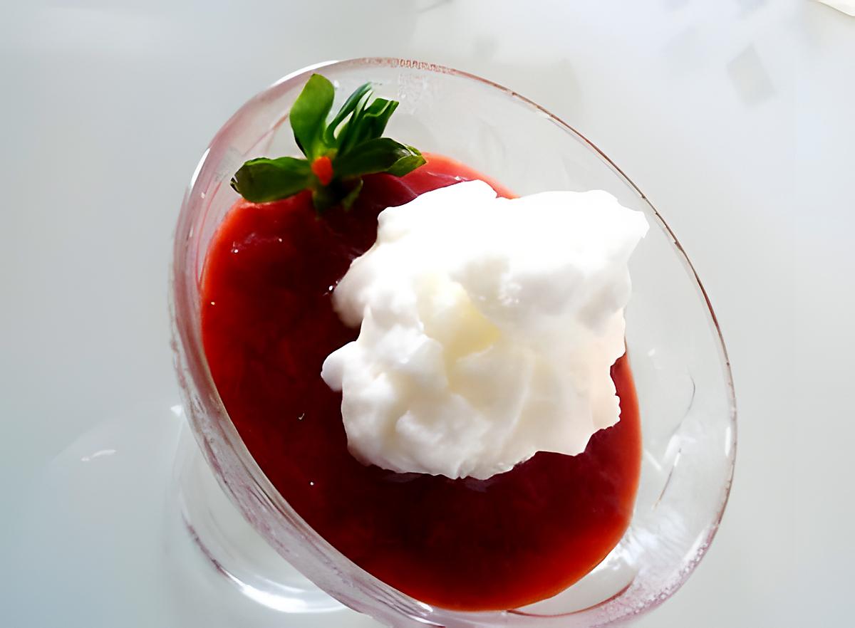 recette Oeufs en neige sur soupe de fraises