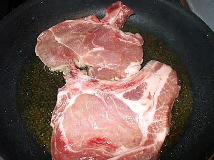 recette Chuletas de cerdo con salsa de oregano....( Côtes de Porc moëlleuses Sauce  à  l'Origan. .)...Pour femmes pressées...