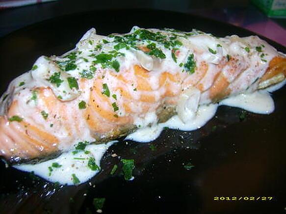 Recette de Pavé de saumon à la crème de vin blanc