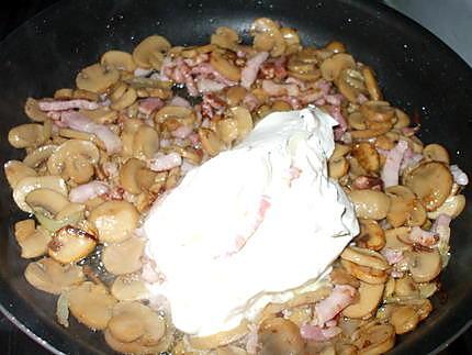 recette Tagliatelles Fraîches aux petits lardons....( Pour femmes pressées...)..Rapide et succulent...