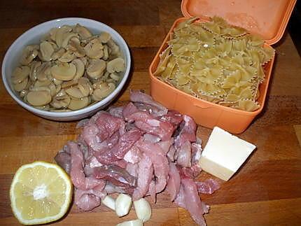 recette Emincé de Porc au citron...accompagné de  champignons et " Farfelle"..( Noeuds Papillons...)...