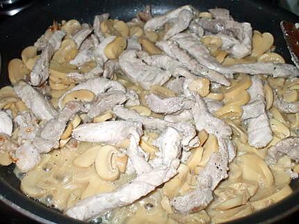 recette Emincé de Porc au citron...accompagné de  champignons et " Farfelle"..( Noeuds Papillons...)...