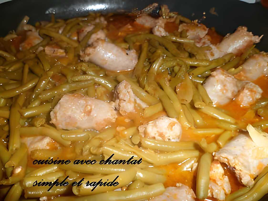 Recette de Saucisses aux haricots verts en sauce tomate