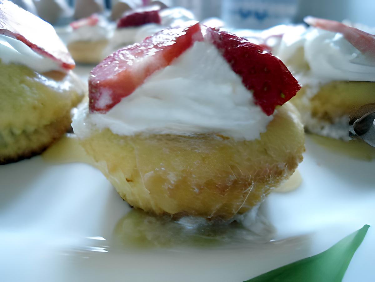 recette MINI-MUFFINS AUX FRAISES SAUCE CARAMEL