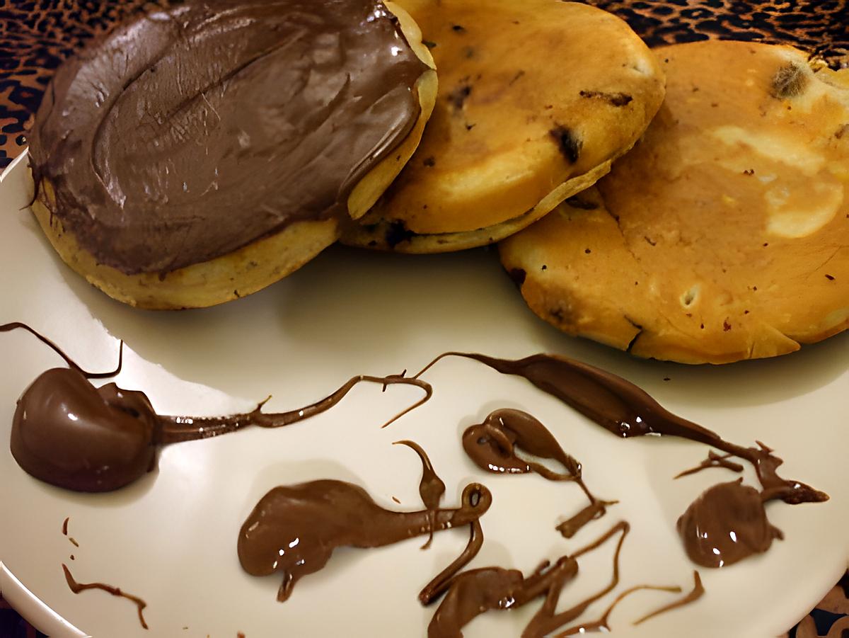 recette Pancakes.... aux pépites de chocolat et son nutella coulant à coeur....