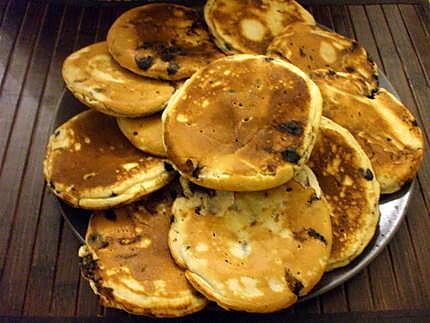 recette Pancakes.... aux pépites de chocolat et son nutella coulant à coeur....