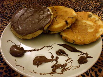 recette Pancakes.... aux pépites de chocolat et son nutella coulant à coeur....