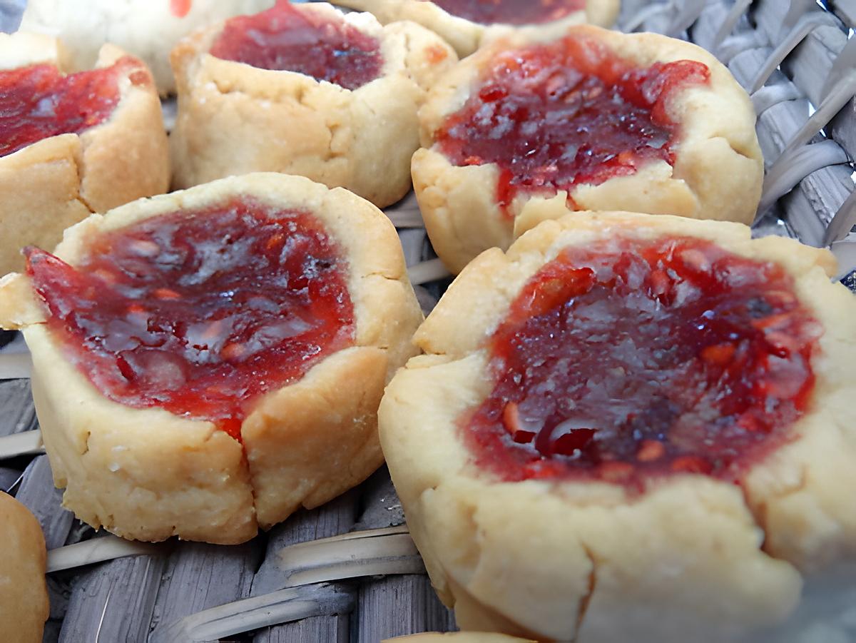 recette Sablés au beurre de cacahuète et confitures de fruits rouges