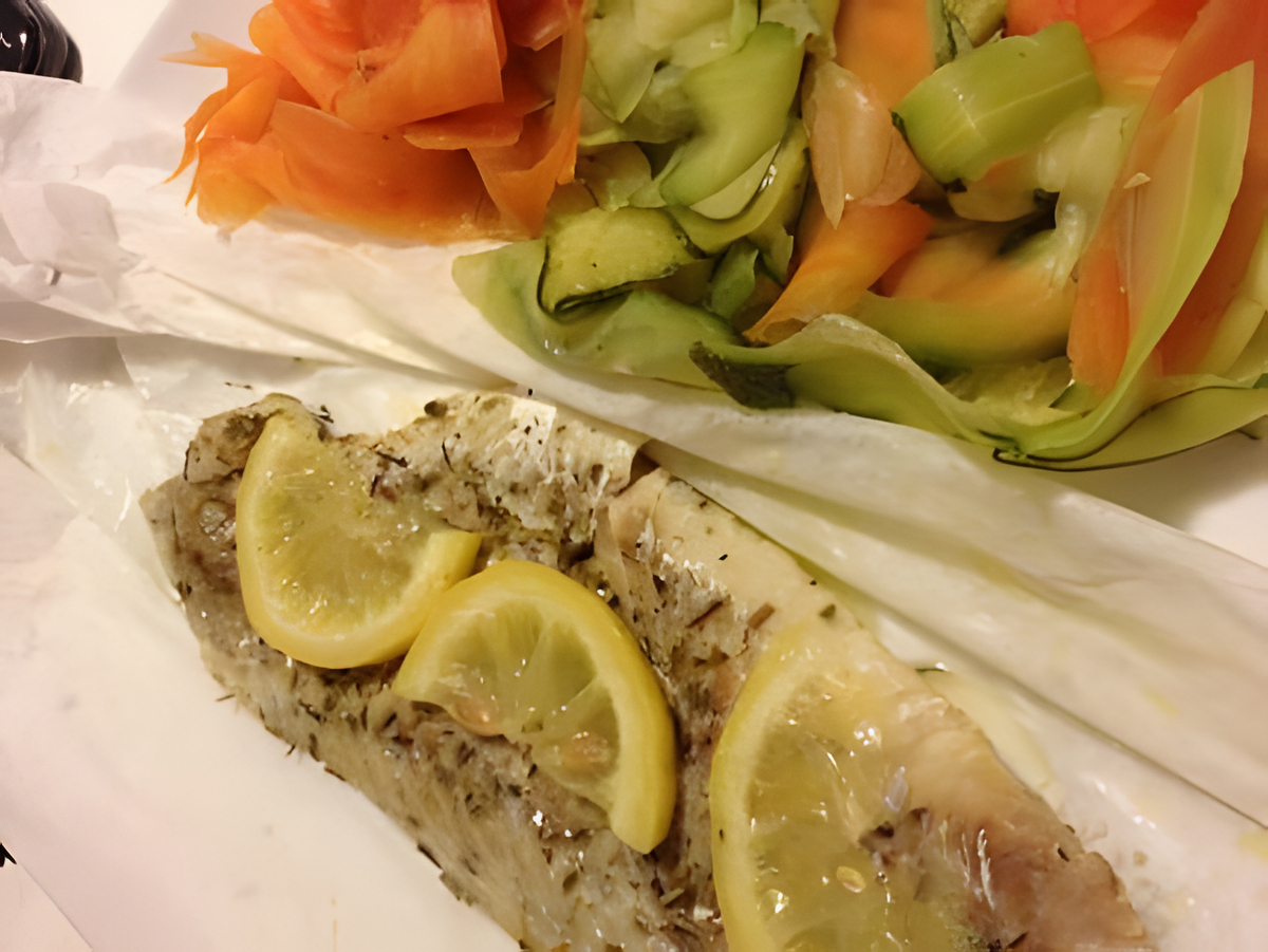 recette Filet de poisson en papillote à la vapeur et ses légumes en tagliatelle