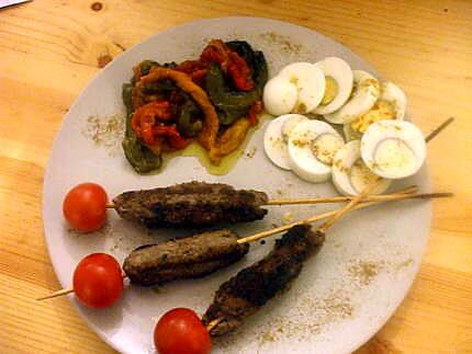 recette Plato combinado N°5...( Salade de poivrons grillés.... keftas....oeufs durs au cumin...)