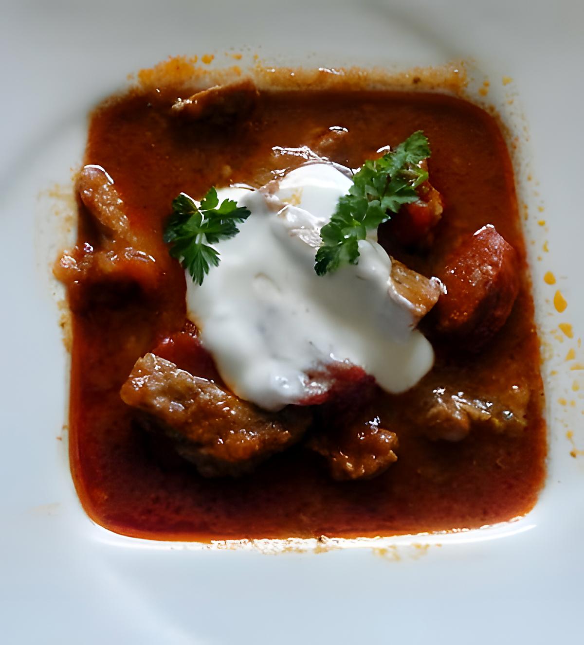 recette GOULASCH DE VEAU ET BOEUF CHORIZO