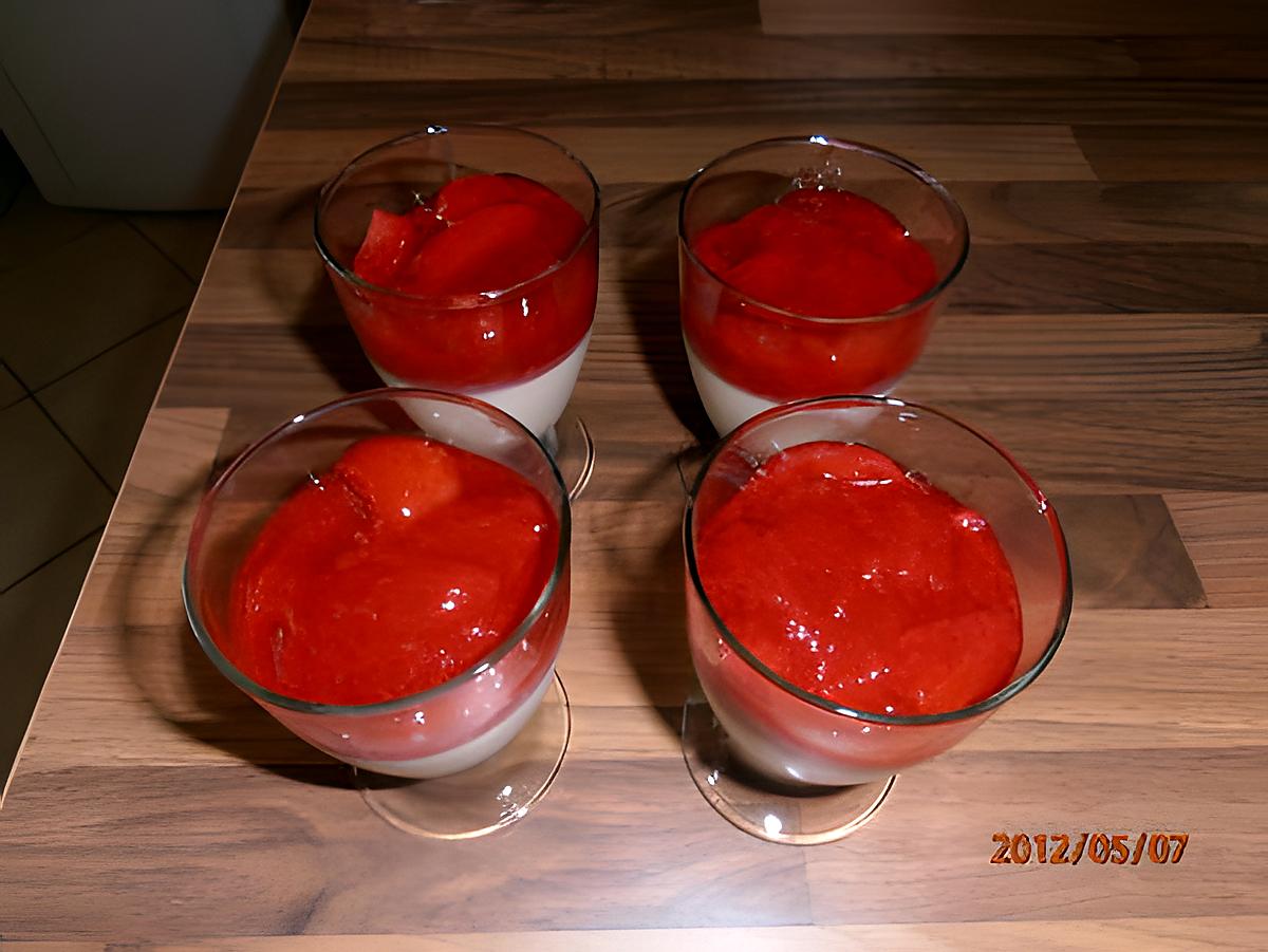 recette panna cotta à la cardamome et sa compote de fraises (recette de technomadgirl)