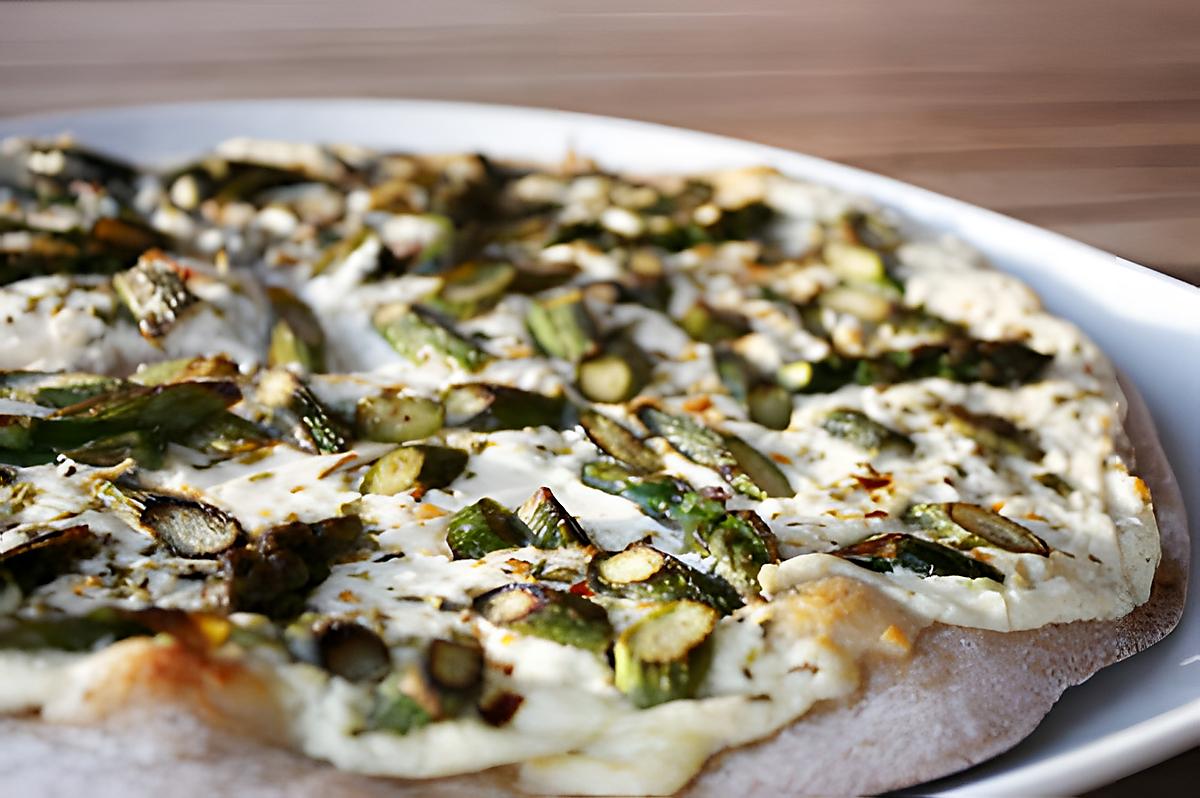 recette Pizza blanche aux asperges vertes