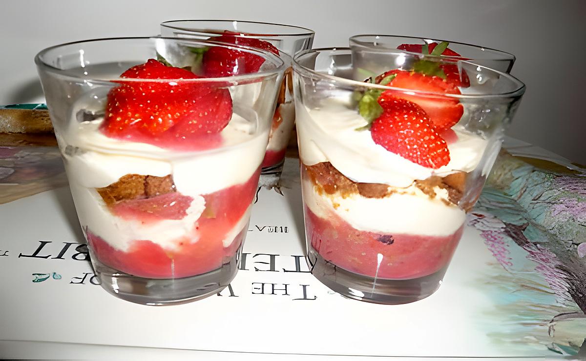 recette Tiramisu spéculoos et son coulis de fraise