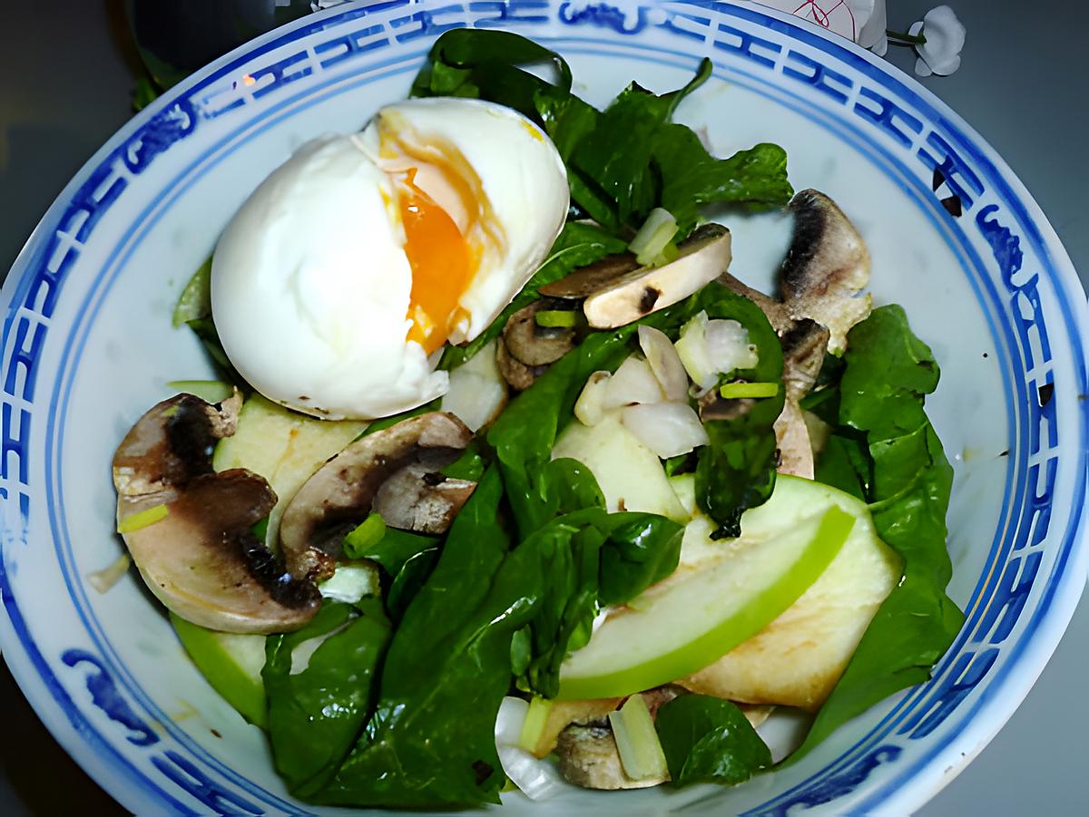 recette Salade de pousses d'épinards et oeuf mollet