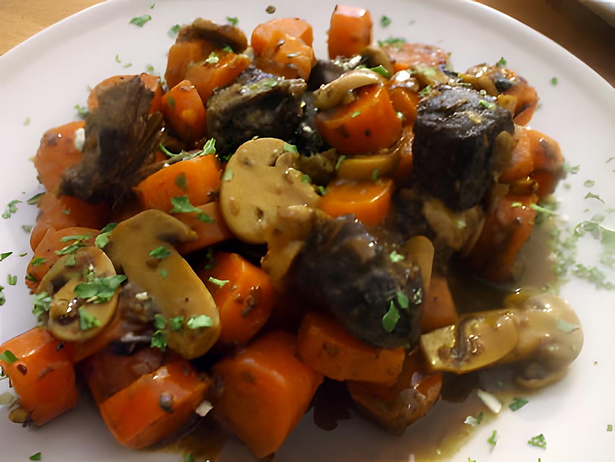 recette Boeuf au romarin ... sur son lit de carrottes et de champignons...