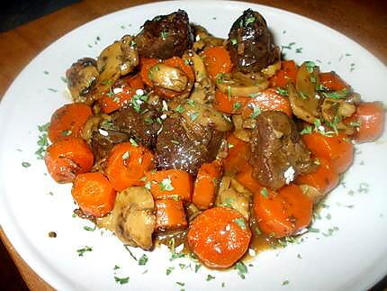 recette Boeuf au romarin ... sur son lit de carrottes et de champignons...