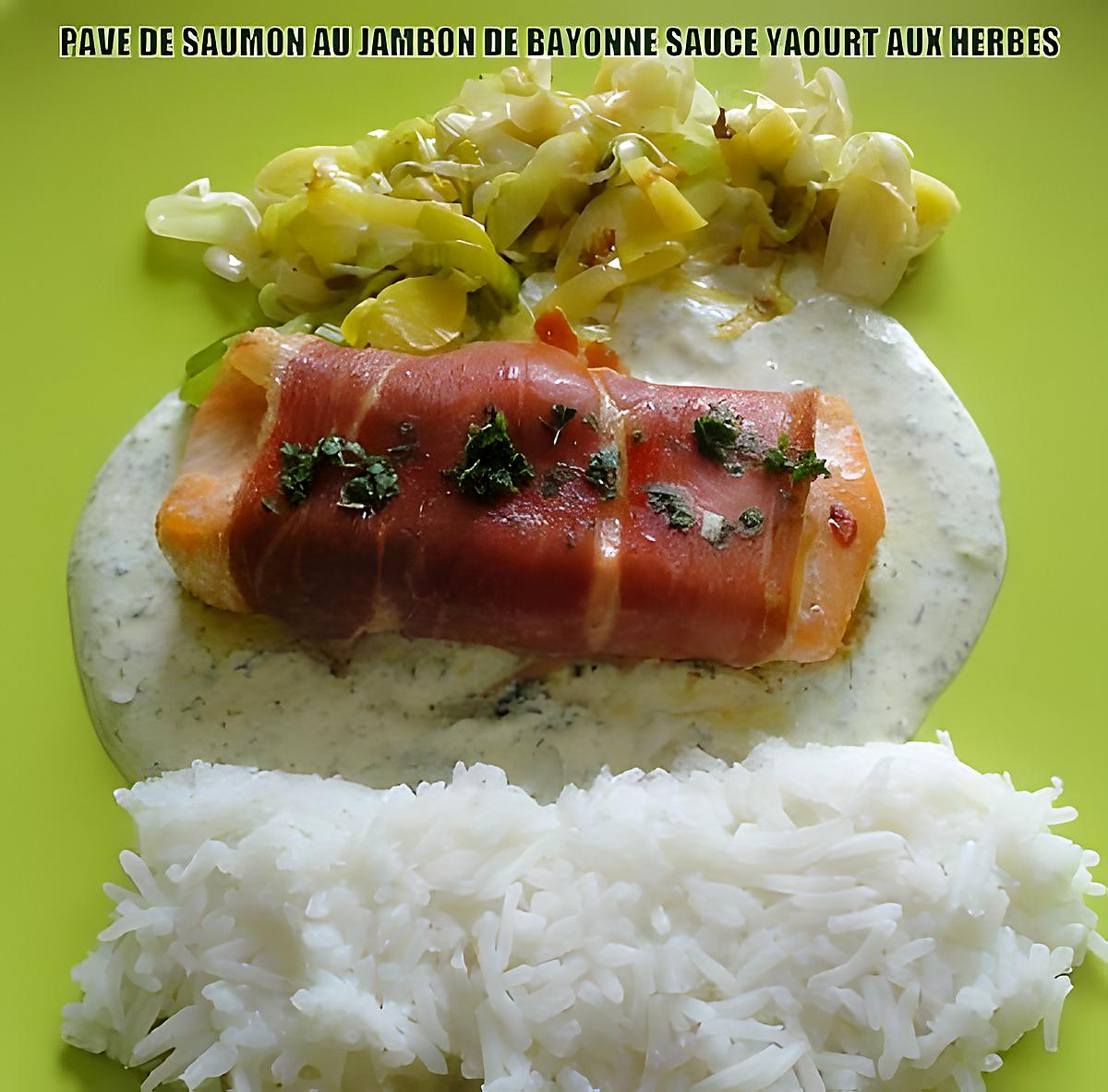 recette PAVE DE SAUMON AU JAMBON DE BAYONNE SAUCE YAOURT AUX HERBES