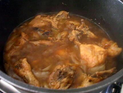 recette " Poulet aux amandes.... sur son lit d'oignons confits....".