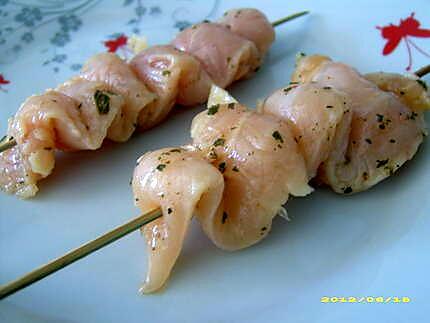 recette brochettes de poulet à la menthe sur son lit de tomates cerises