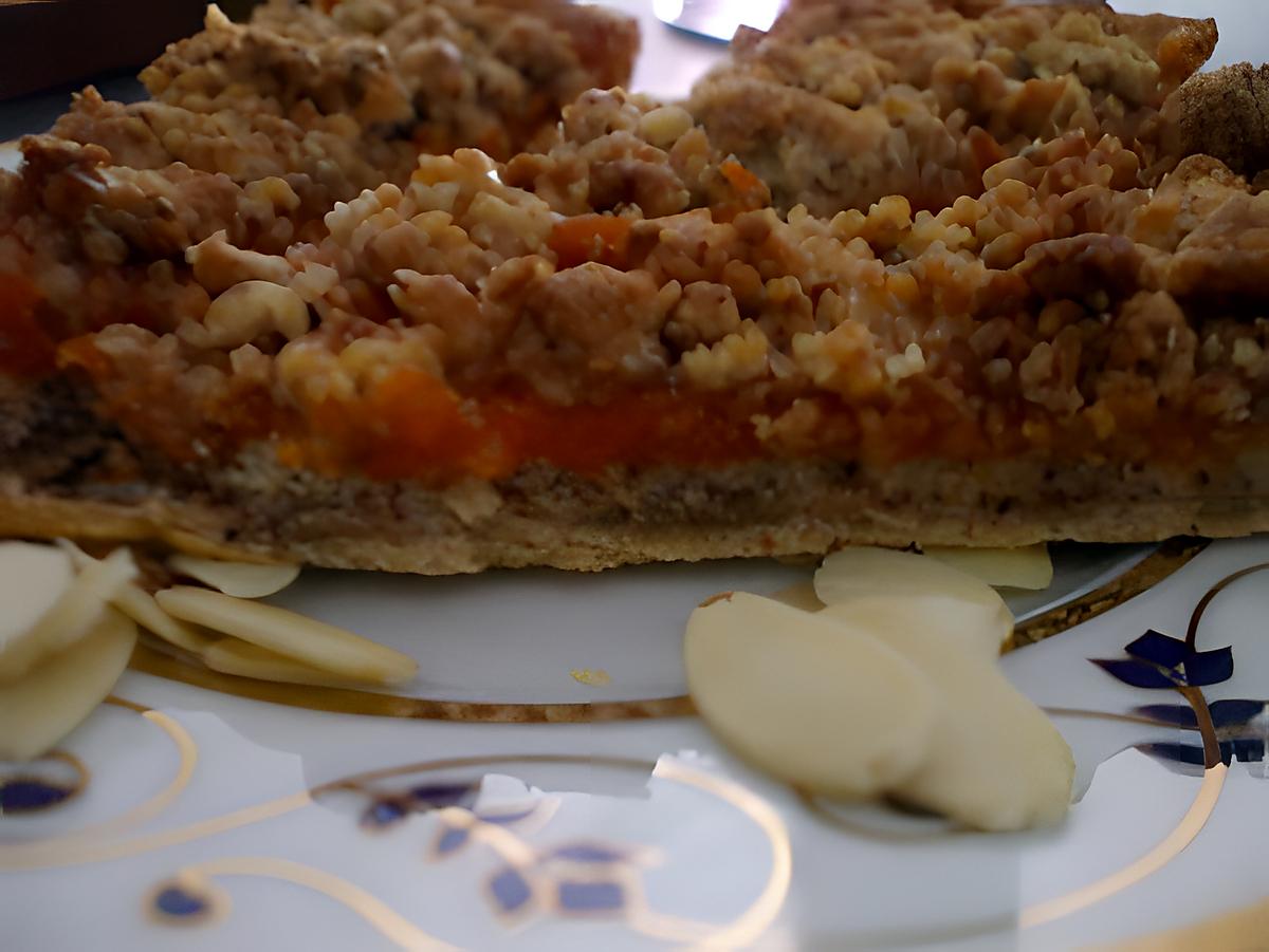 recette " Tarte Crumble de compotée d'abricot  sur son lit de crème..."