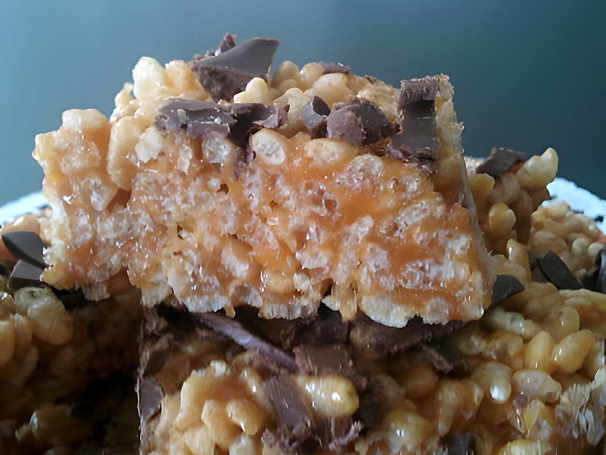 recette squares  ( rice krispies) au caramel beurre salé maison et copeaux de chocolat au lait