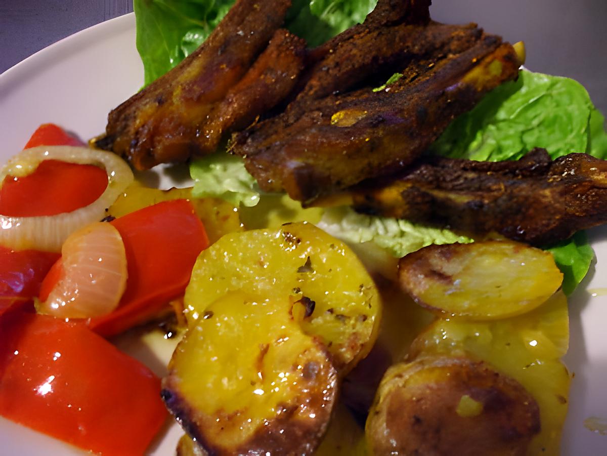 recette Côtes d'agneau  ...sur son lit douillé de p.d.terre... à la Kapiluka....Un vrai délice....