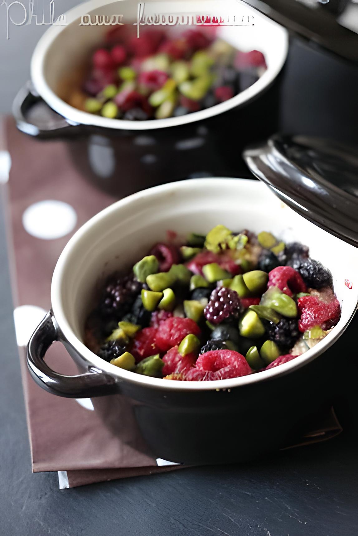 recette Cocotte de pain perdu aux fruits rouges & aux pistaches