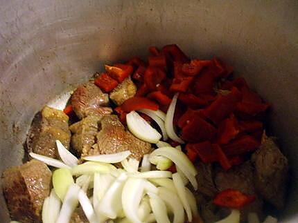 recette " Mijoté de boeuf et sa sauce au Poivron Rouge...."