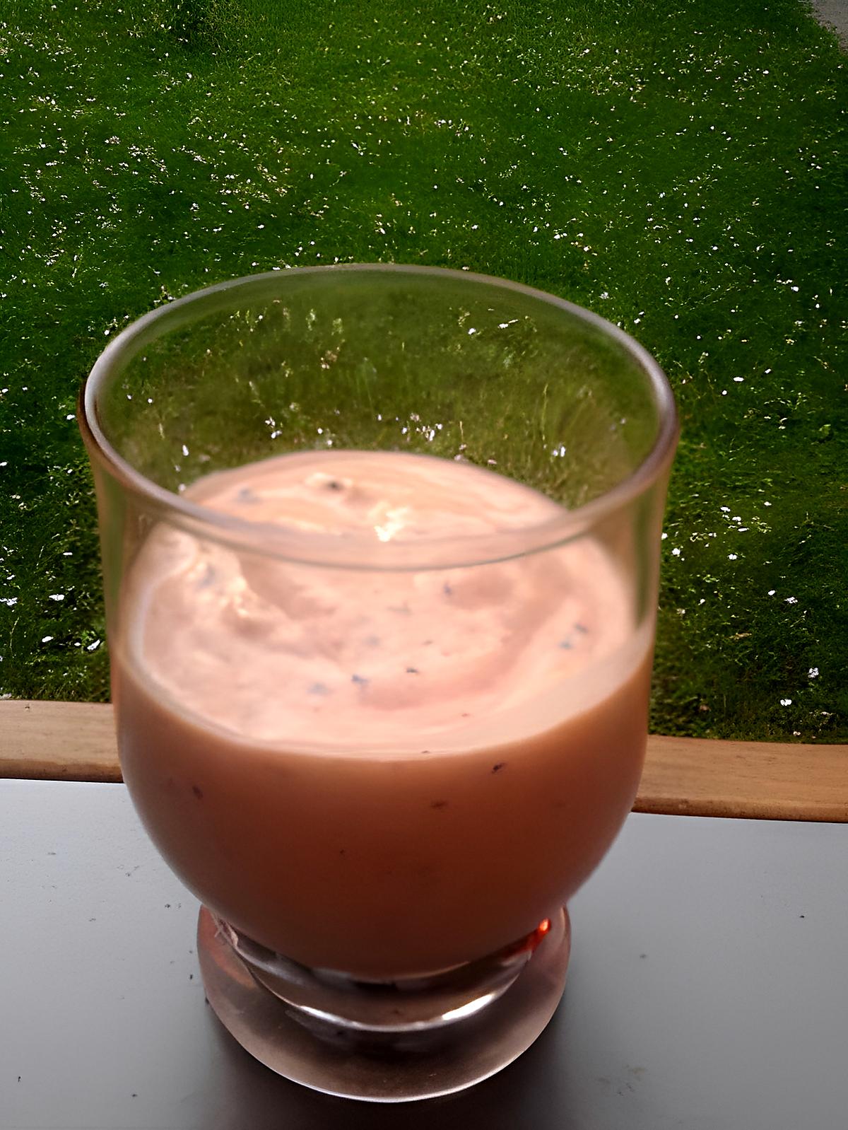 recette Smoothie fraises, pêches blanche plate et kiwis