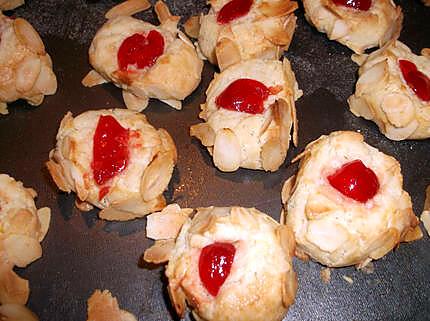 recette Biscuits aux amandes et cerises confites