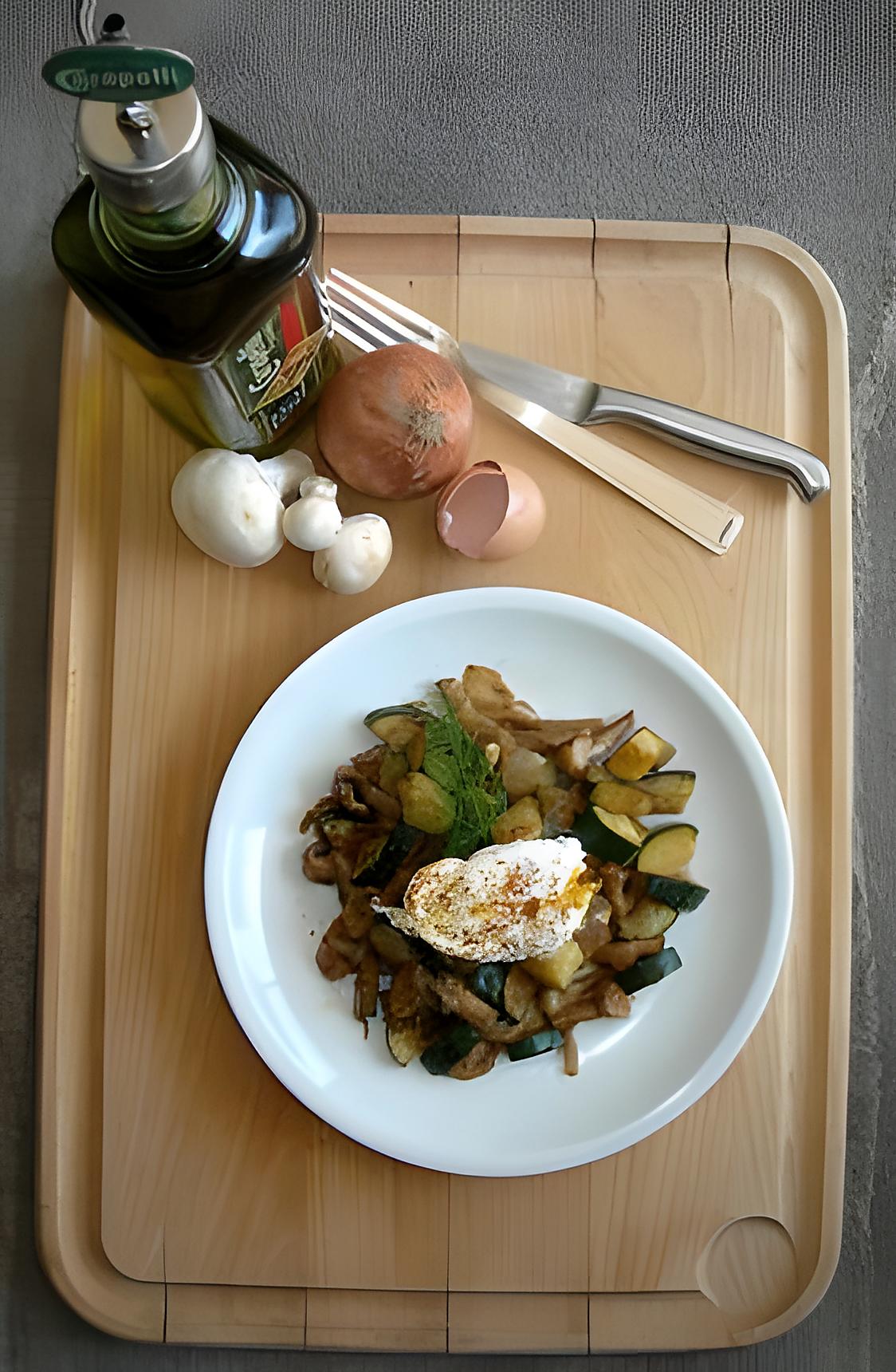 recette Poêlée de courgettes et champignons, surmontée de son œuf poché