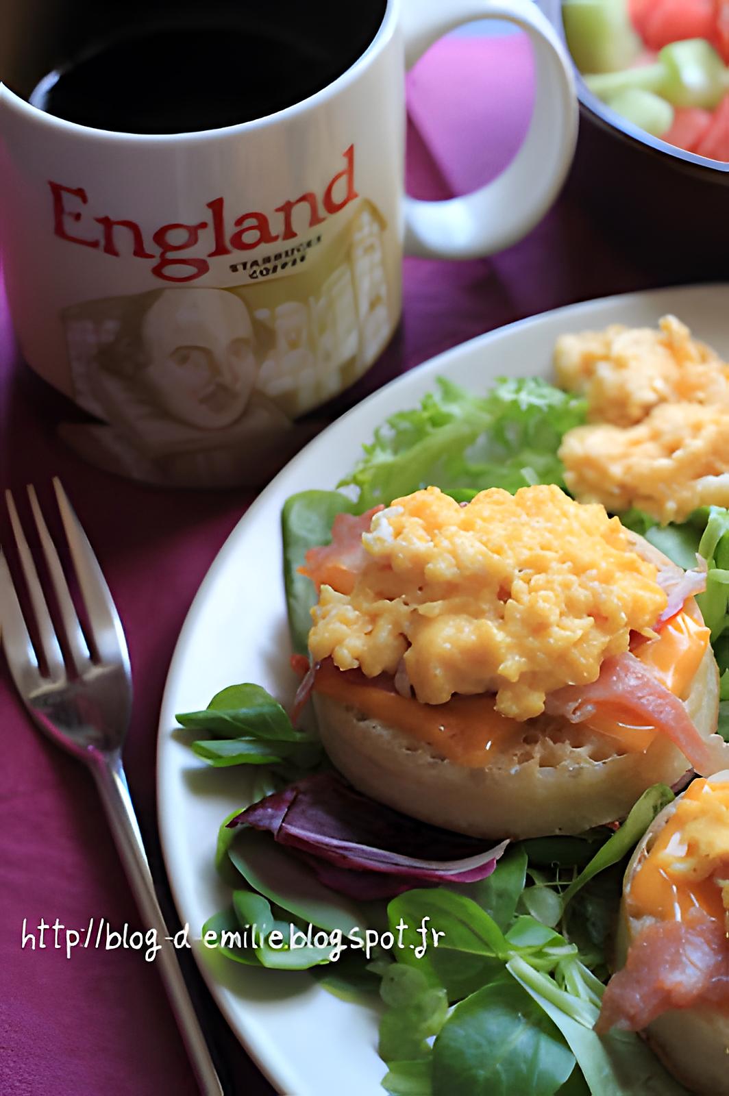 recette Brunch de crumpets au lard, cheddar et oeufs brouillés