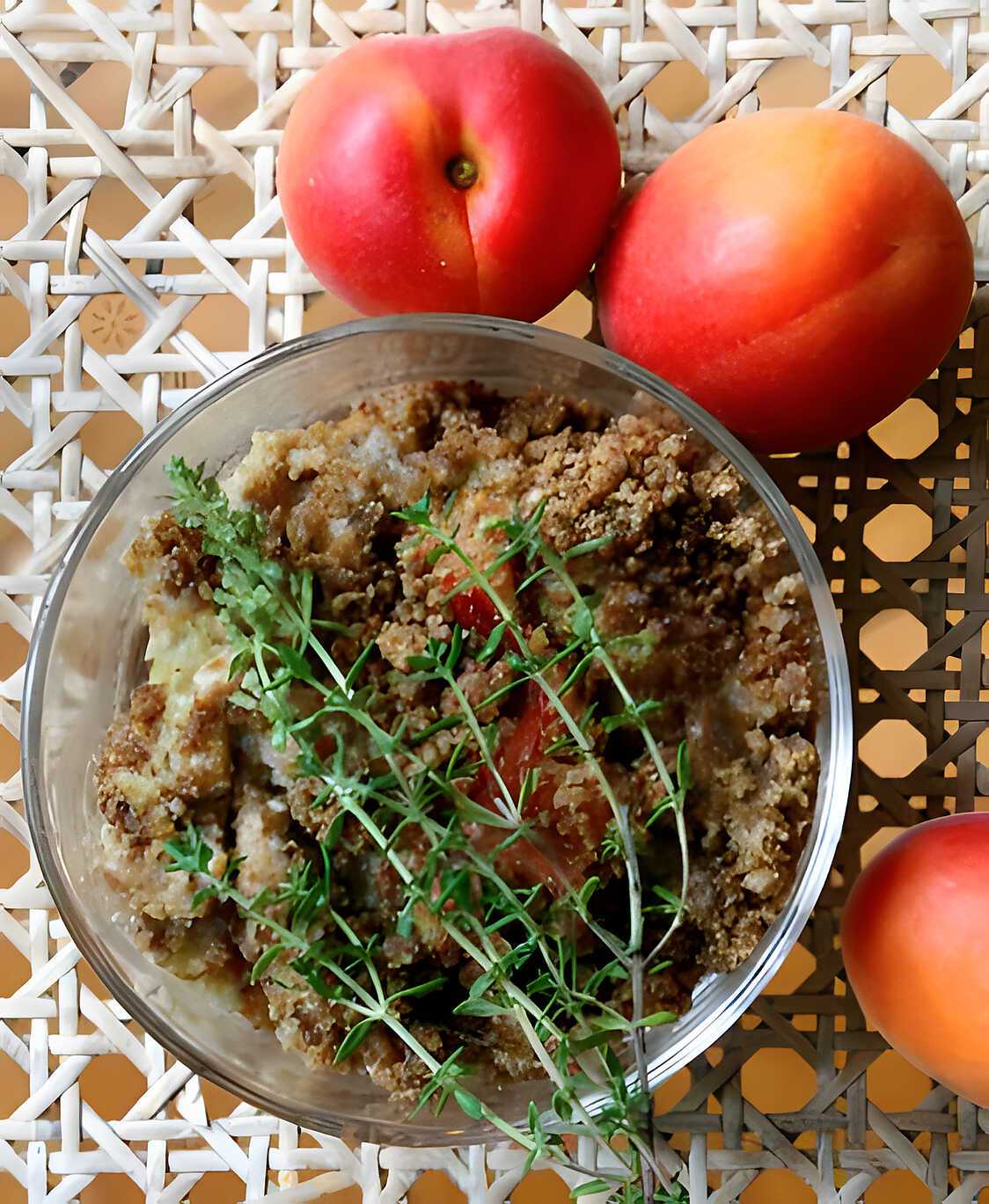 Crumble abricot rhubarbe & thym - Farine de noisette