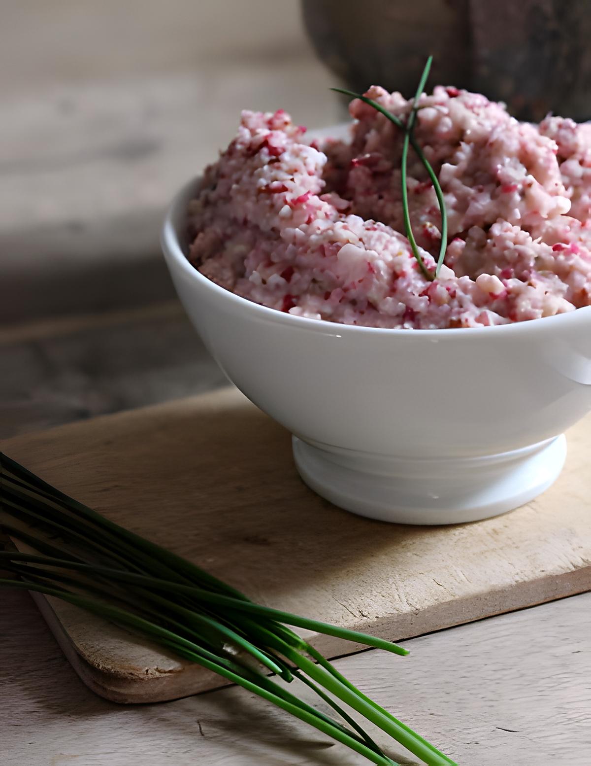 recette Tartinade toute rose de radis, échalote, chèvre et ciboulette