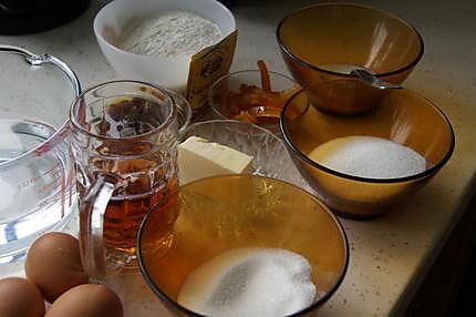 recette Baba au rhum à l'ancienne avec zestes d'oranges confits et petits raisins secs.