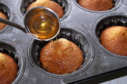 recette Baba au rhum à l'ancienne avec zestes d'oranges confits et petits raisins secs.