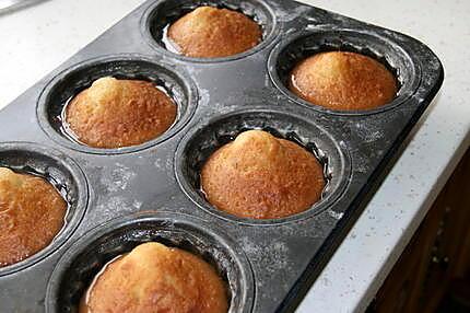 recette Baba au rhum à l'ancienne avec zestes d'oranges confits et petits raisins secs.