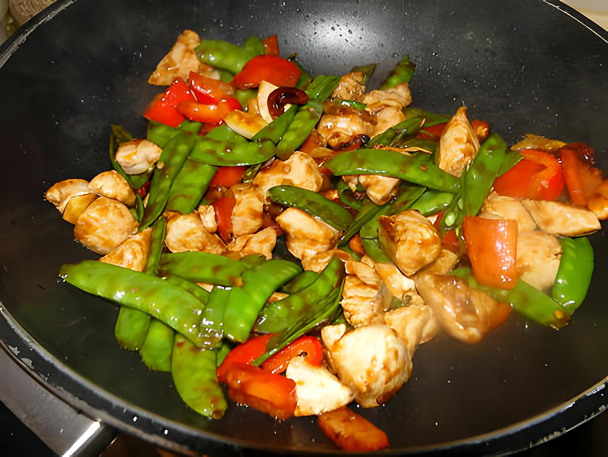 recette Sauté de poulet, pois mangetout et noix de cajou