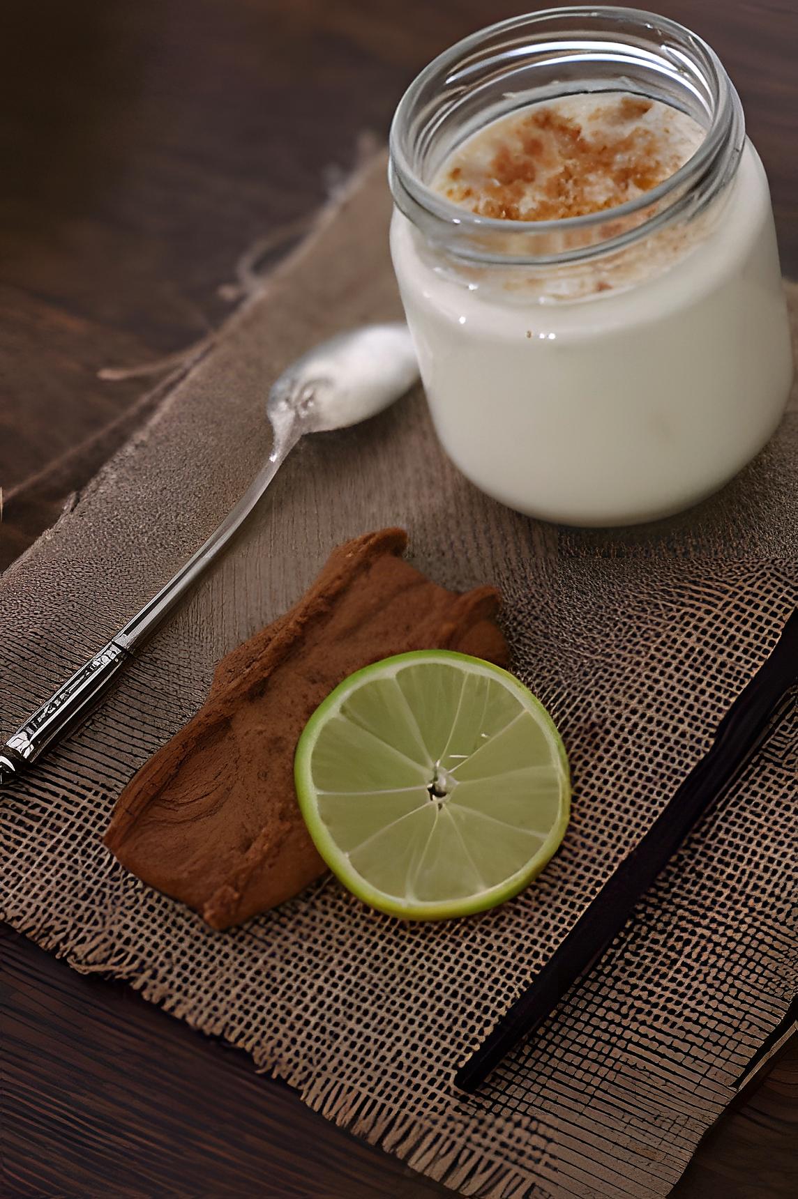 recette Yaourts au lait de chèvre, vanille, citron vert et miettes de Spéculoos