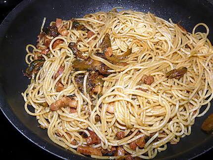 recette Spaghettis express aux courgettes et aux lardons