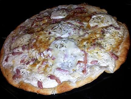 recette Pizza carbonara au chévre et miel