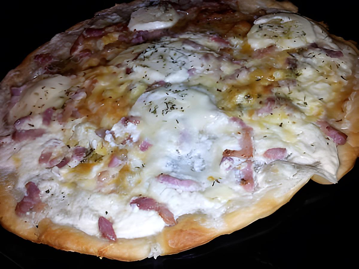 recette Pizza carbonara au chévre et miel