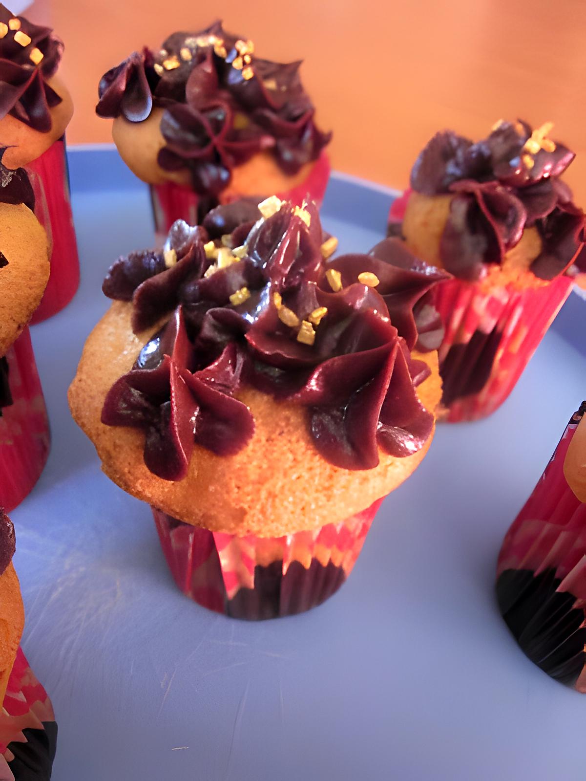 recette MINIS CUPCAKES AUX PEPITES DE CHOCOLAT ET GANACHE AU CHOCOLAT