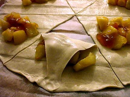 recette Triangles feuilletés aux pommes caramélisées....à la " Kapi"...