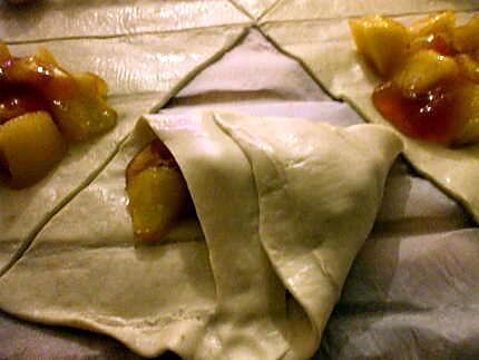 recette Triangles feuilletés aux pommes caramélisées....à la " Kapi"...