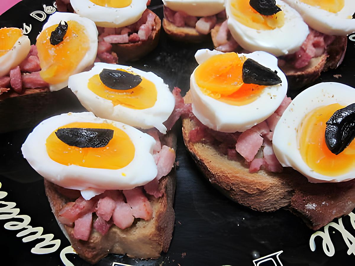 recette TARTINES D OEUFS MI MOLLETS ET LARDONS