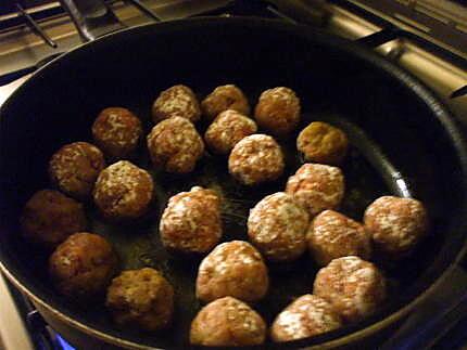 recette " Guisado de albondigas...." Râgout de p.d.terre..P.Pois et boulettes de viande...